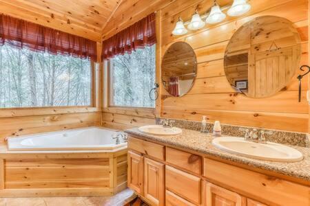 Villa The Great Escape - Min From Parkway With Hot Tub Gatlinburg Exterior foto