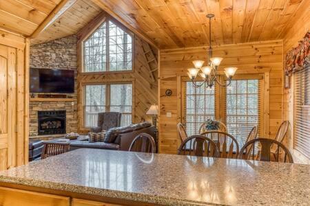 Villa The Great Escape - Min From Parkway With Hot Tub Gatlinburg Exterior foto