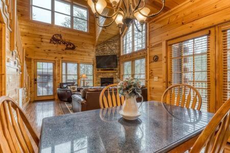 Villa The Great Escape - Min From Parkway With Hot Tub Gatlinburg Exterior foto