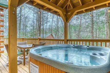 Villa The Great Escape - Min From Parkway With Hot Tub Gatlinburg Exterior foto